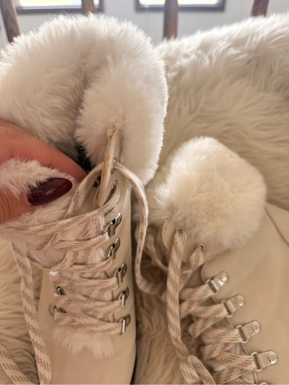 White winter boots - Picture 4 of 7